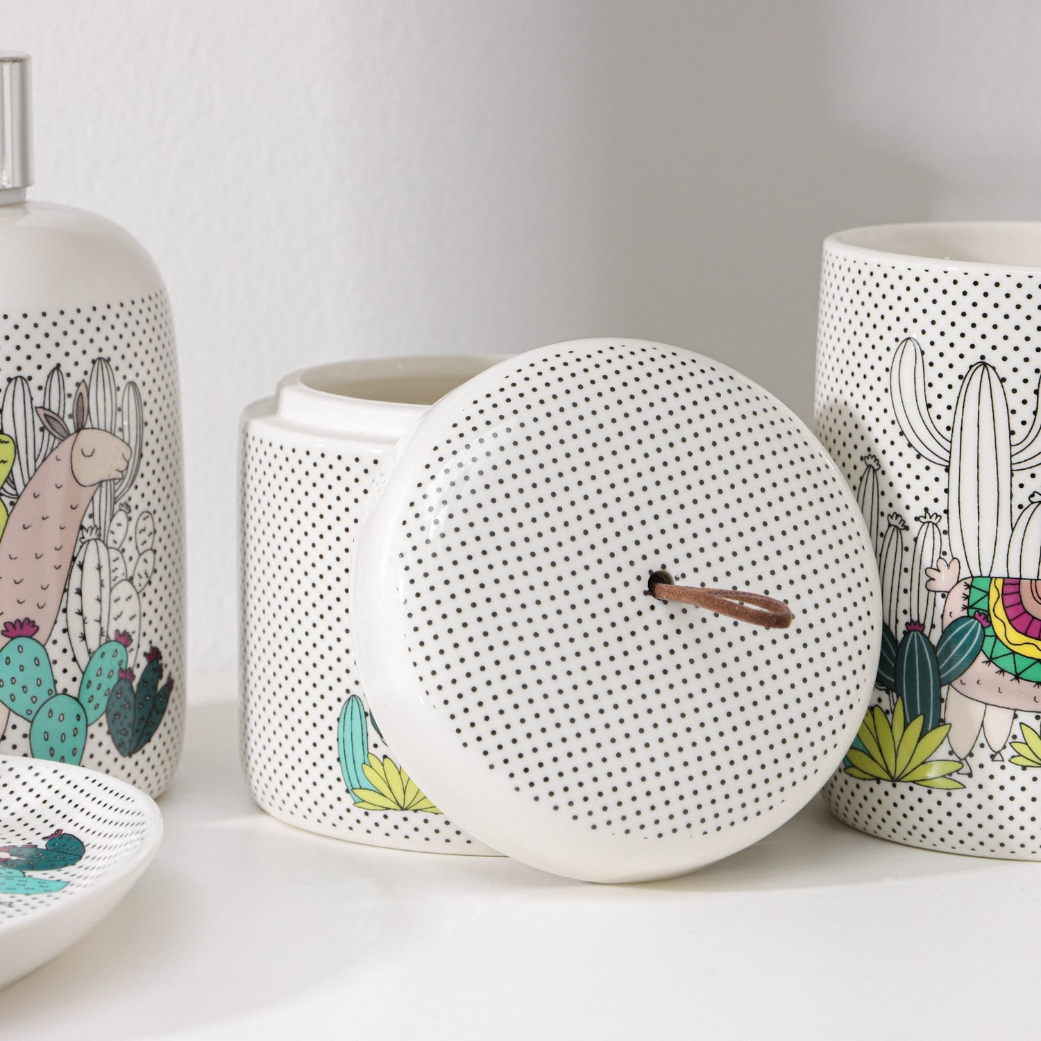 Набор для ванной "Фауна", 4 предмета (мыльница, дозатор для мыла, 2 стакана), цвет МИКС  4439045