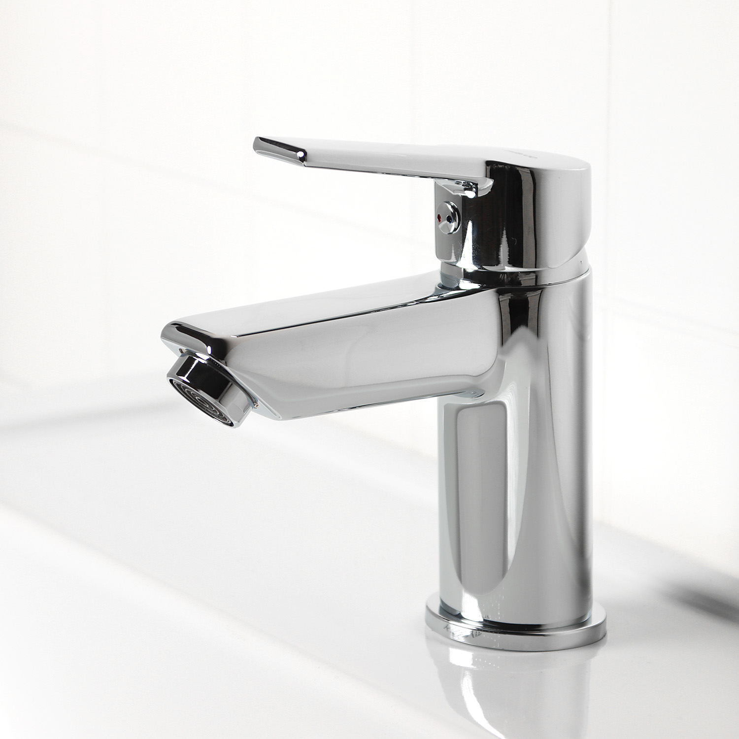 Смеситель для умывальника Milardo Stripe STRSB00M01 короткий излив, рычажный