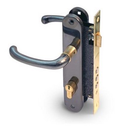 Замок врезной 85мм черный,ручки ЦАМ,3 ригеля 2210/60-ВG Апекс * 1/12