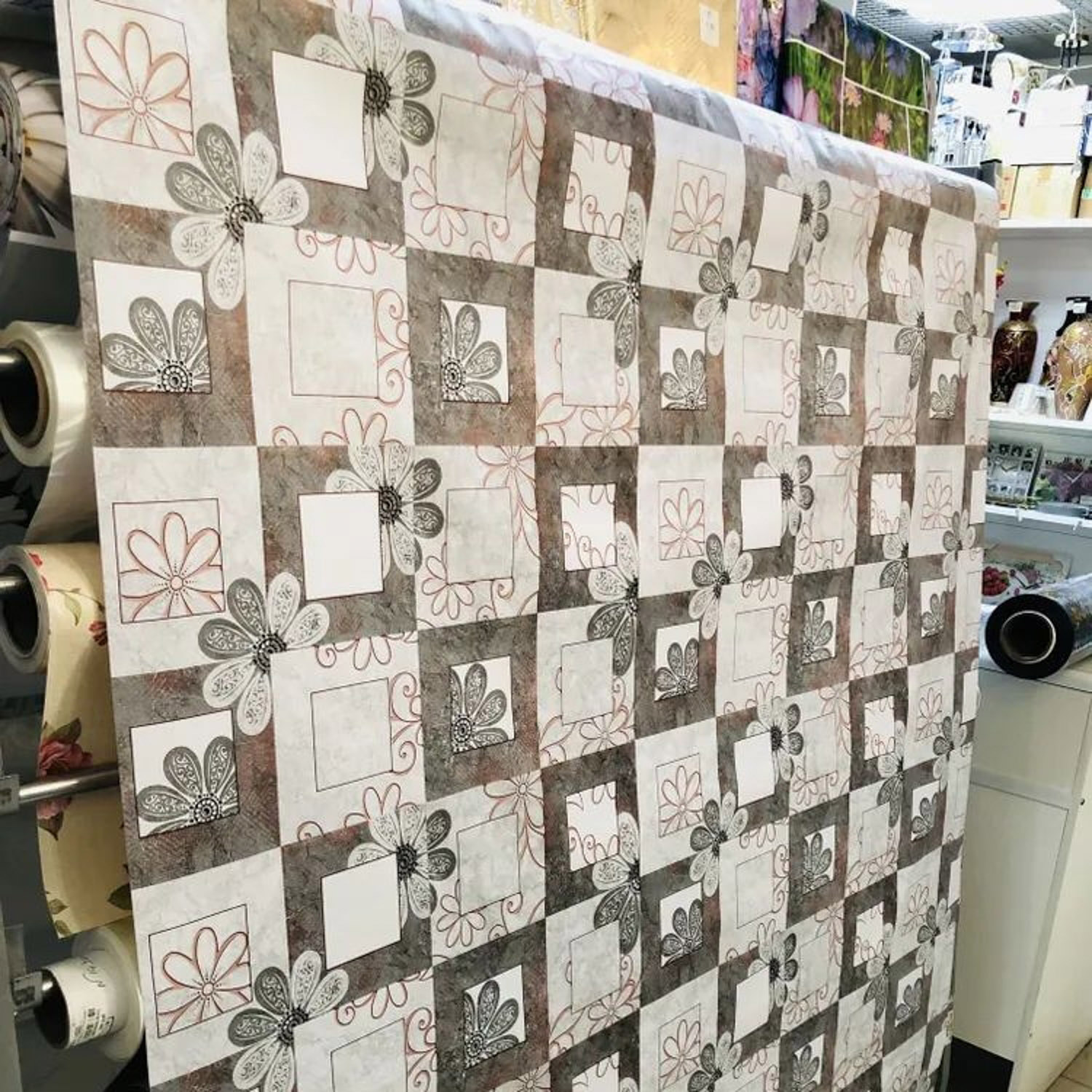 яяяКлеёнка на тканевой основе "Парадиз" "Цветы серые в клетке" шир.1,37м 5450/1 *20