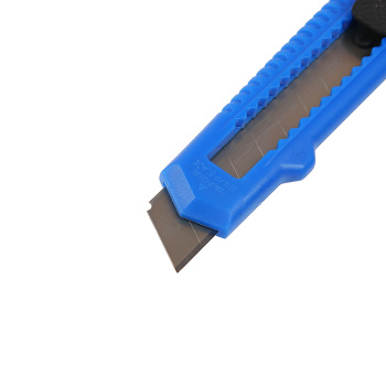 Нож строительный 18мм корпус пластик (2701001) T4P *1/50/600