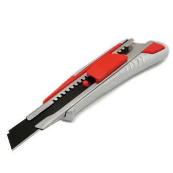 Нож сегмент., металлический корпус Auto lock 18 мм VIRA