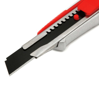 Нож сегмент., металлический корпус Auto lock 18 мм VIRA