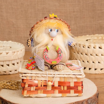 Оберег - шкатулка «Домовой», на сундучке, 12х17х19 см, микс 250934