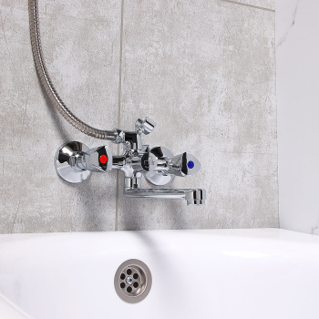 Смеситель для ванны Milardo Tring, длинный излив, двухвентильный, с лейкой